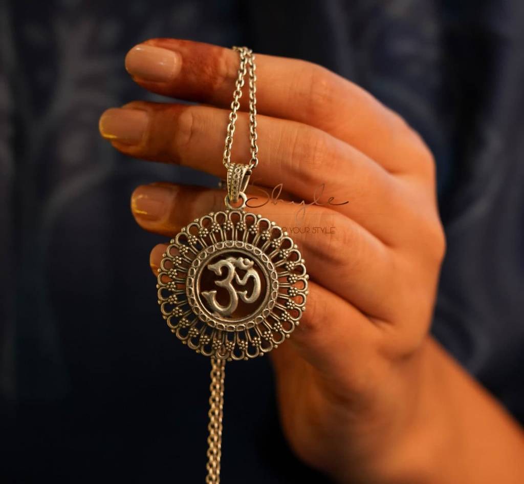 Moh Om Everyday Necklace : SN1121