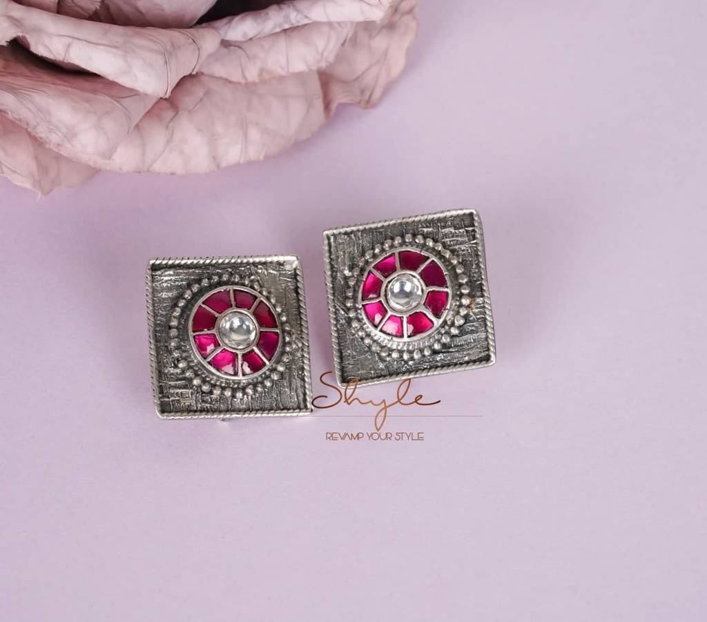 Essence Intricate Kundan Square Statement Studs : SE6016