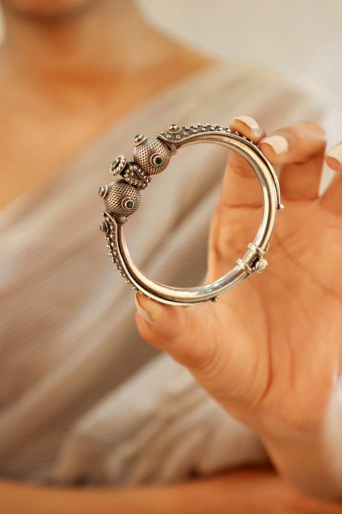 Mizoya Dual Textured Motif Daana Detailed Classic Kada : SK30101-2-2