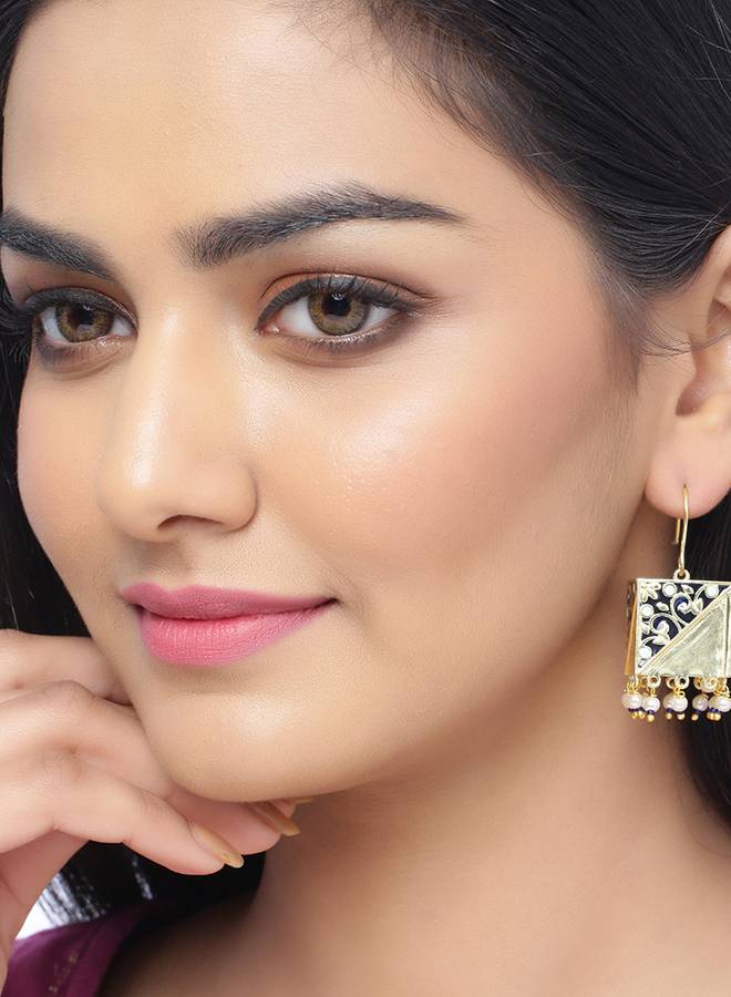 Tahira Royal Black Lantern Earrings : 8905124055115