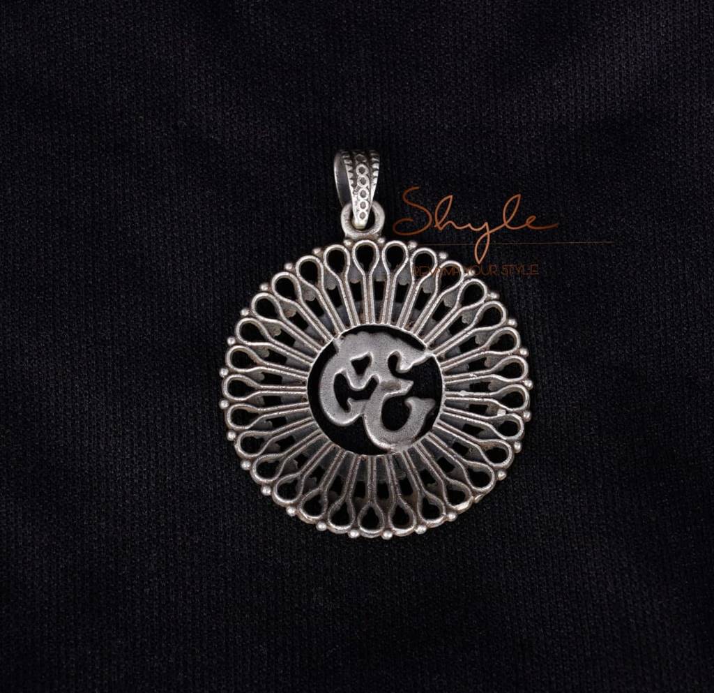 Moh Om Everyday Necklace : SN1121