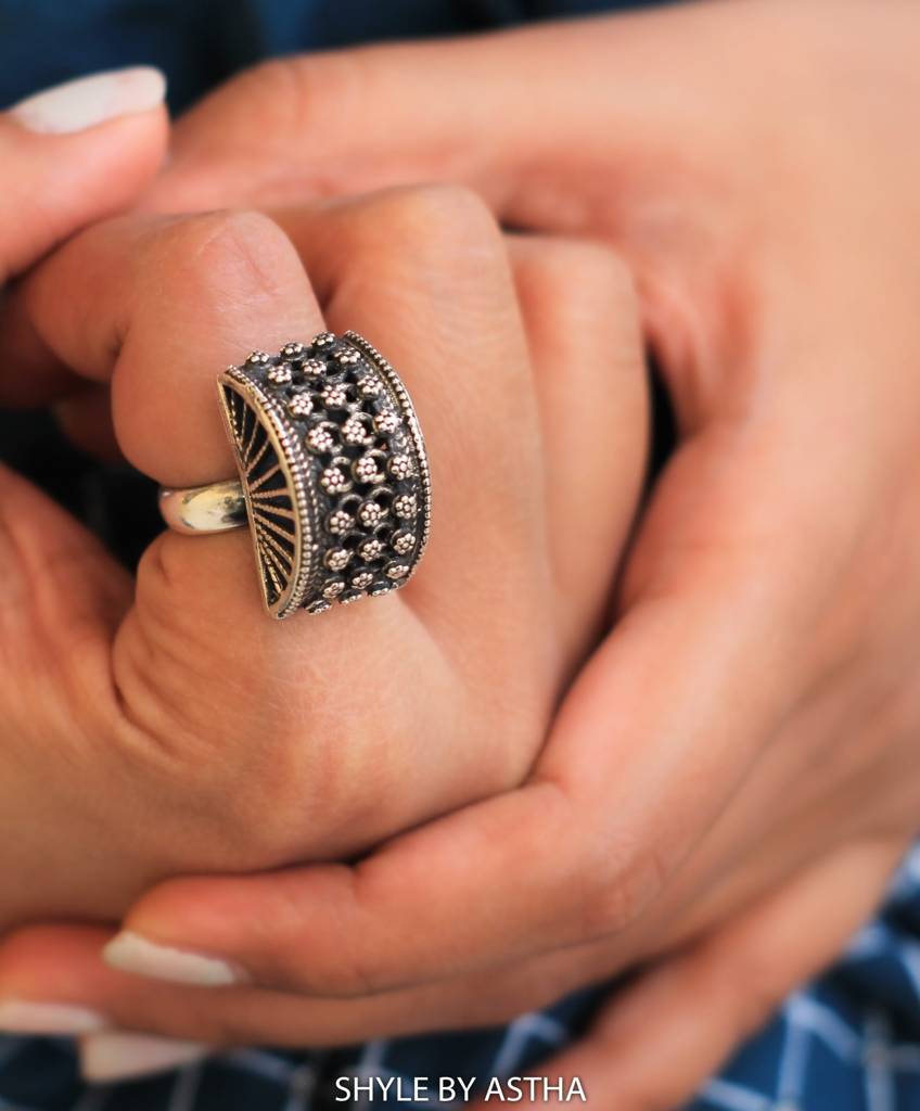 Adya Daana Art Flower Cluster Embossed Ring : SR2029