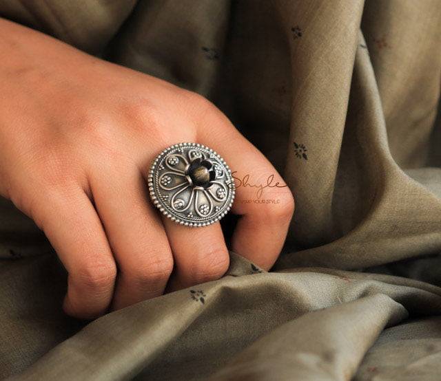 Moh Blooming Flower Detailed Embossed Ring : SR1049