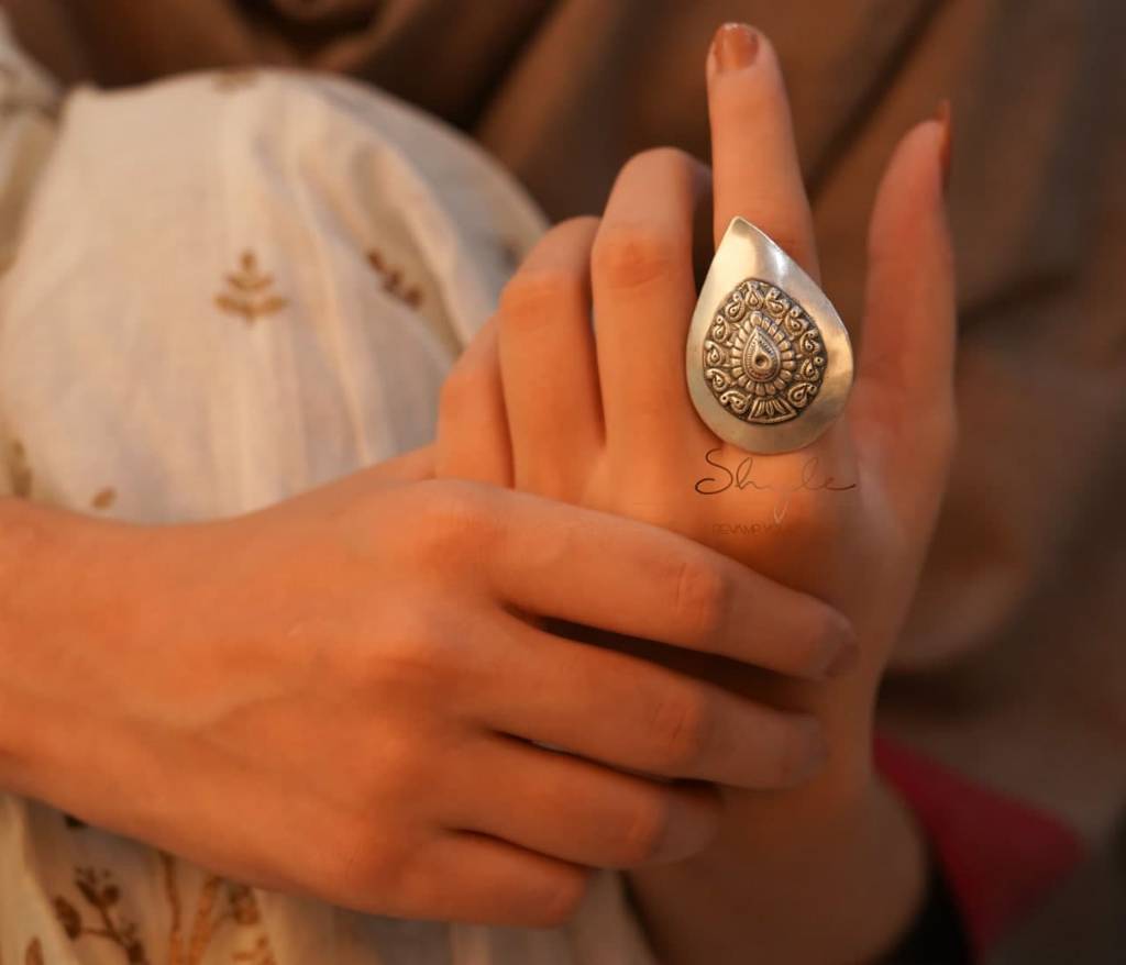 Mizoya Tribal Motif Drop Classic Ring : SR1038