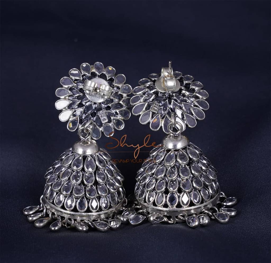 Essence Scintillating Versatile Jhumka : SE891
