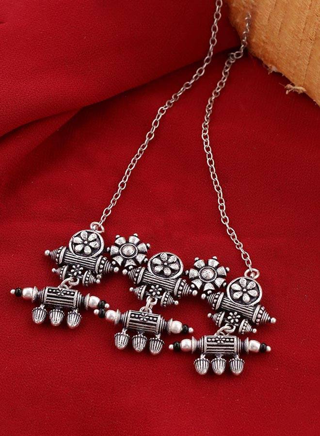 Nayantara Tribal Inspired Necklace : 8907617989433