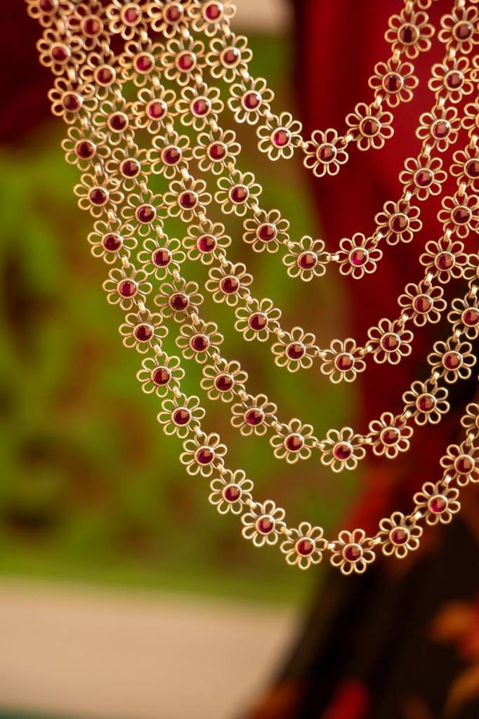 Tattva Carved Flower Layered Two Way Necklace : SE50300