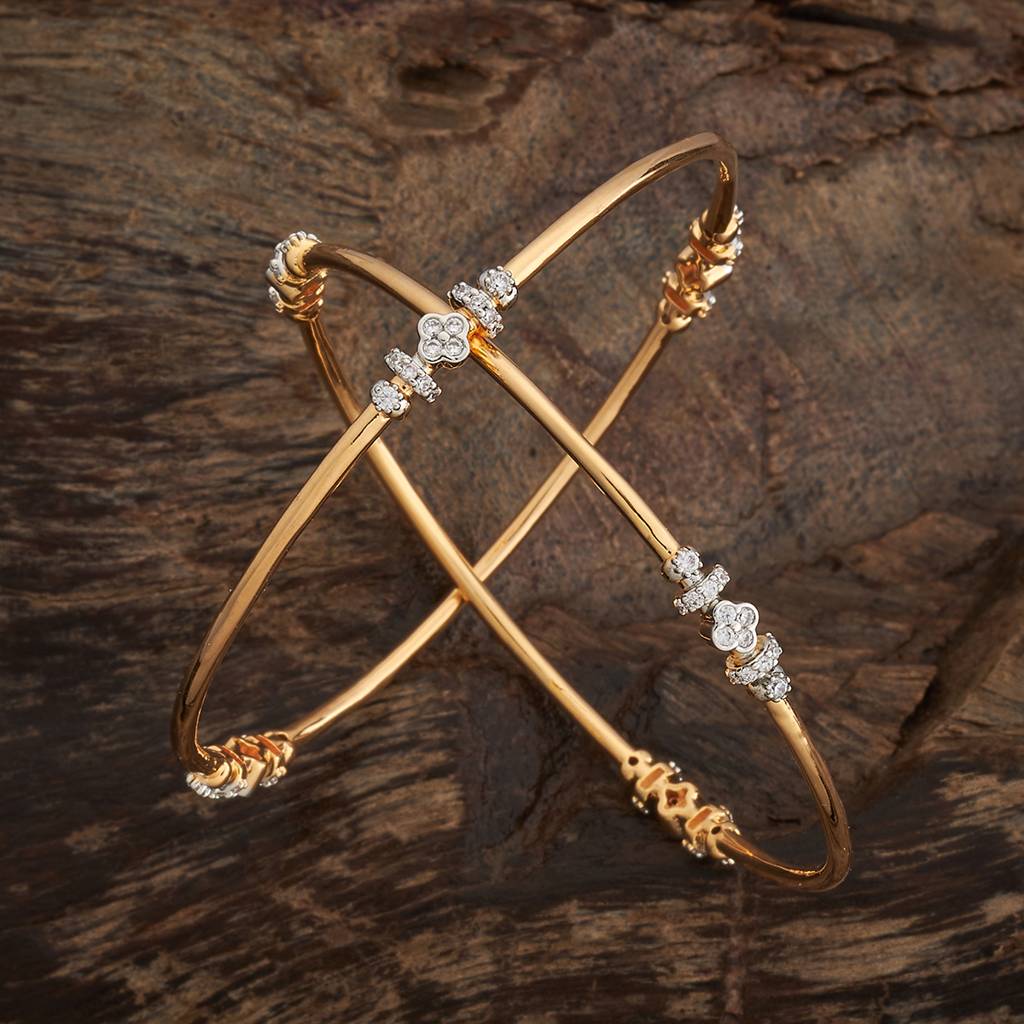 Zelci Sculpt Wave Bangle · Eternz