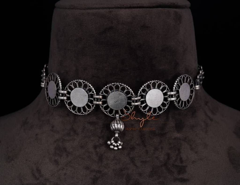 Mizoya Embossed Carved Statement Choker : SN2101