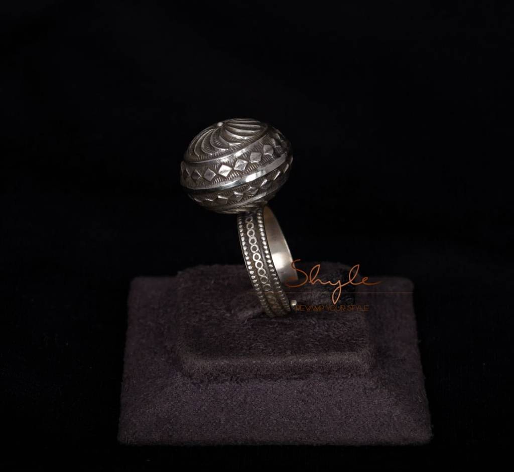 Mizoya Intricate Embossed Timeless Ring : SR2027