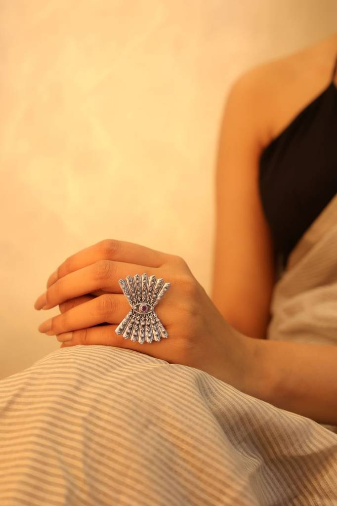 Mizoya Bow Tie Statement Ring : SR200878