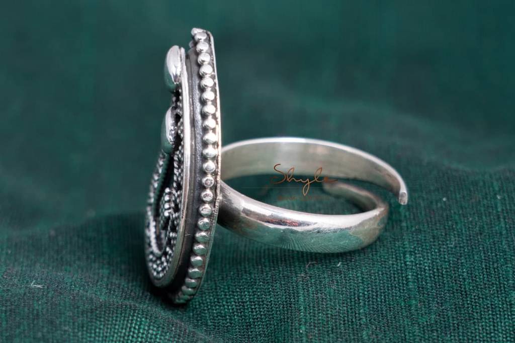 Adya Carry Intricate Ring : SR263