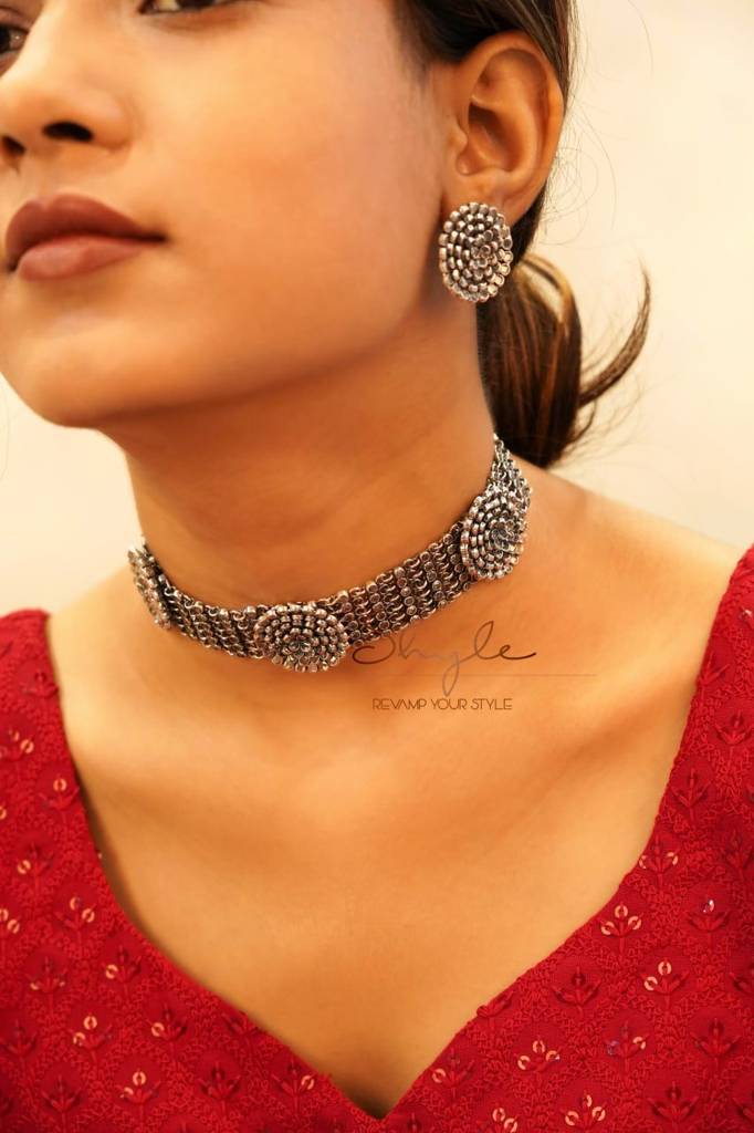 Essence Scintillating Tri Flower Motif Ring Earring Choker Set : SE50252