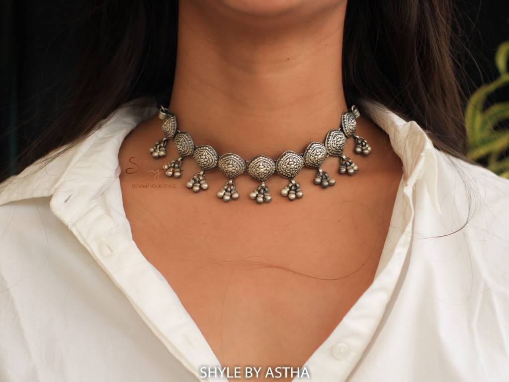 Adya Intricate Ghughri Choker : SN1066