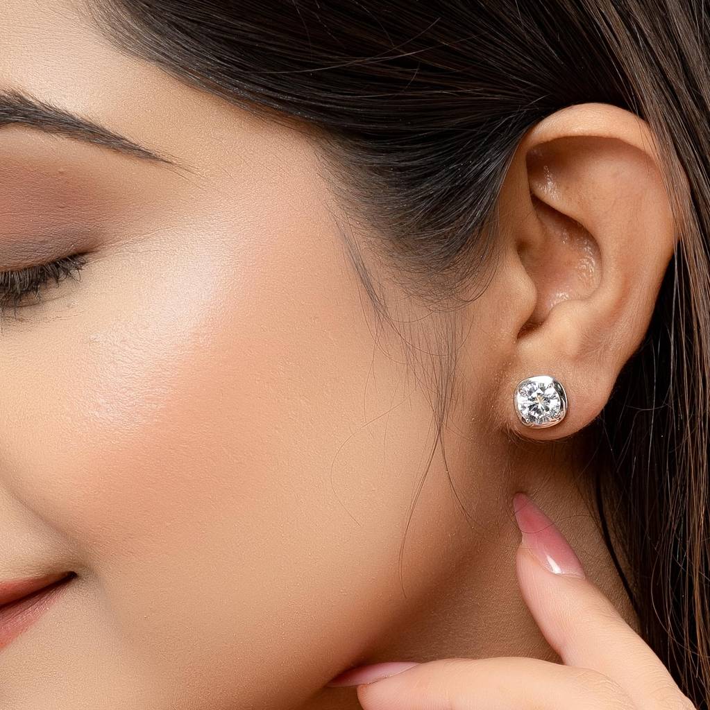 Dazzling 925 Silver Single Stone Stud Earrings : SE_000567