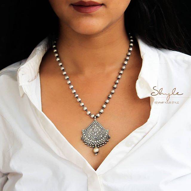 Adya Intricate Ball Necklace : SN1142