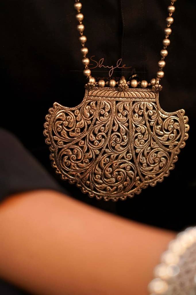 Mizoya Chitai Carved Grand Necklace : SN109