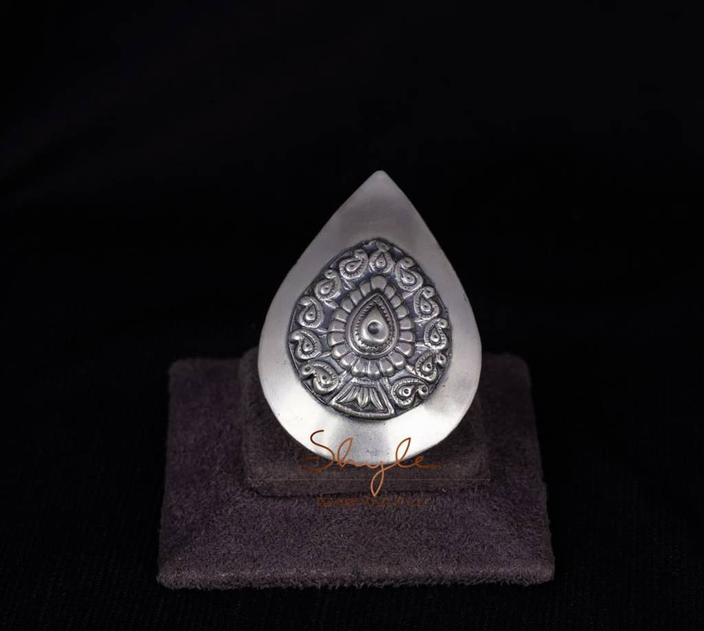 Mizoya Tribal Motif Drop Classic Ring : SR1038