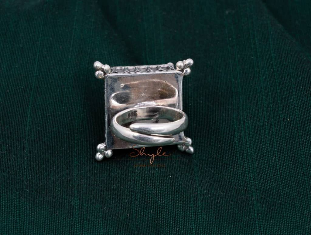 Tattva Gumbaj Vintage Inspired Ring : SR1108