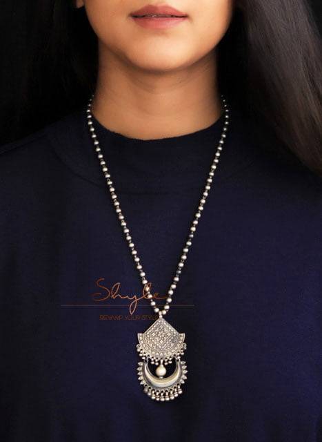 Anvaya Intricate Chandra Drop Necklace : SN1169