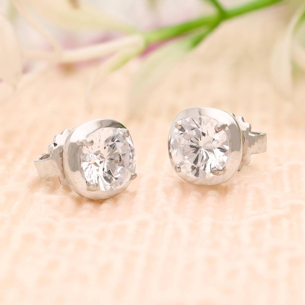 Dazzling 925 Silver Single Stone Stud Earrings : SE_000567