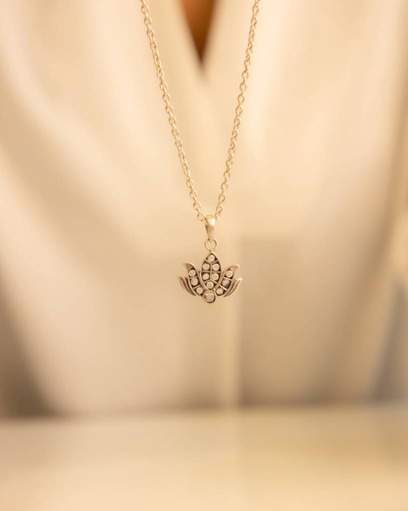 Moh Fine Lotus Intricate Necklace : SN09847