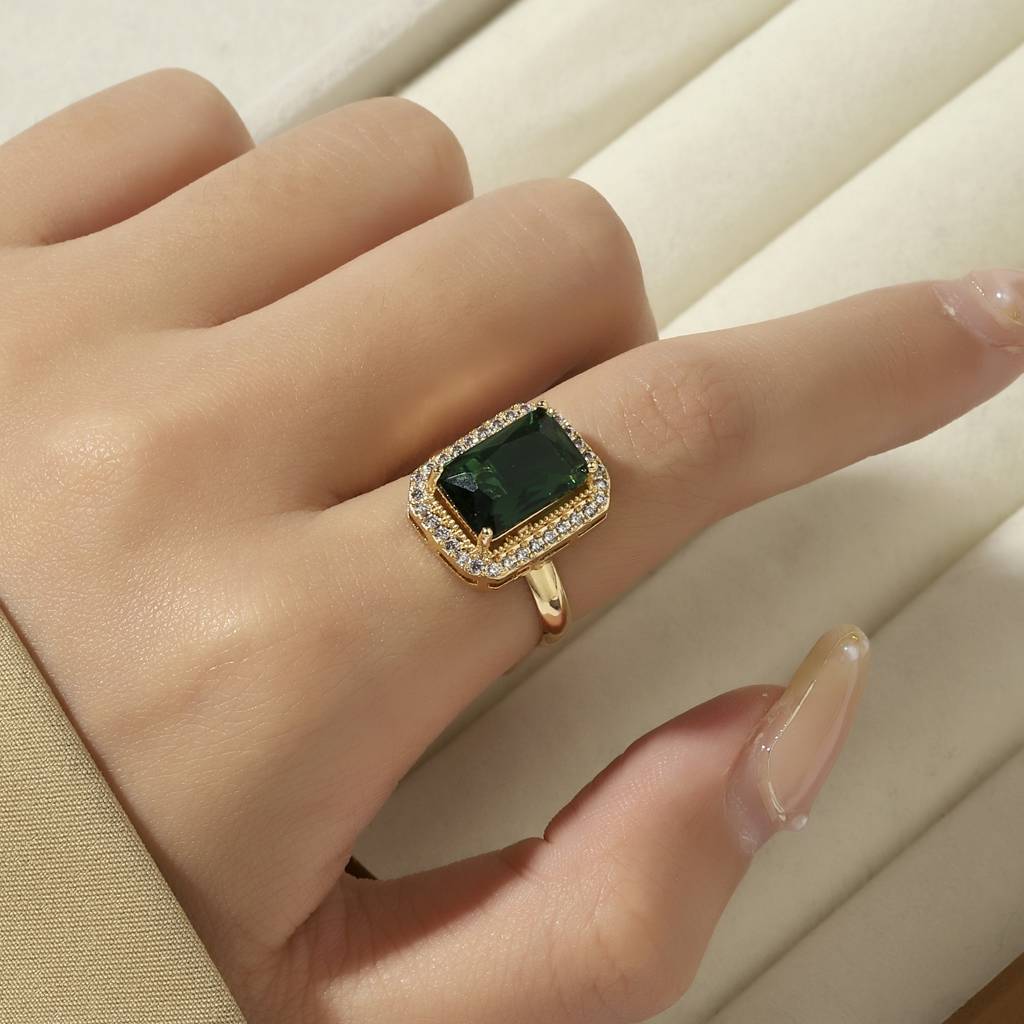 Artemisia Emerald Solitaire Ring : RS11202-G-GRN