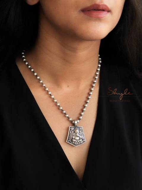 Moh Embossed Ganesha Ball Necklace : SE50186-1-1-1-1