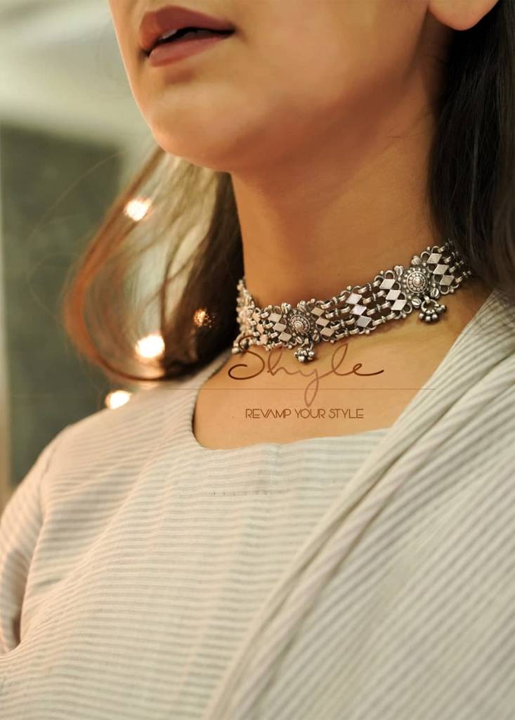 Moh Intricate Jali Ghughri Drop Statement Choker : SN1151