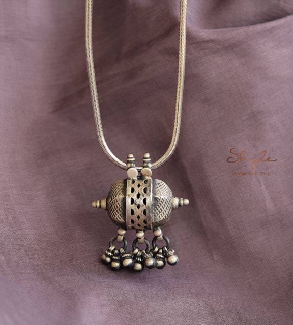 Mizoya Vintage Inspired Textured Ghughri Necklace : SE50190