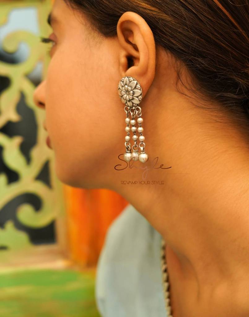 Mizoya Embossed Flower Motif Ball Drop Earring : SE4012-1-1