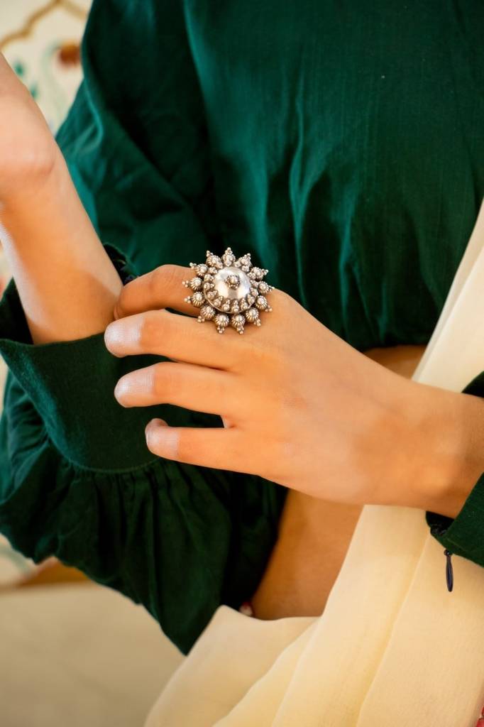 Moh Daana Detailed Embossed Classic Ring : SR302027