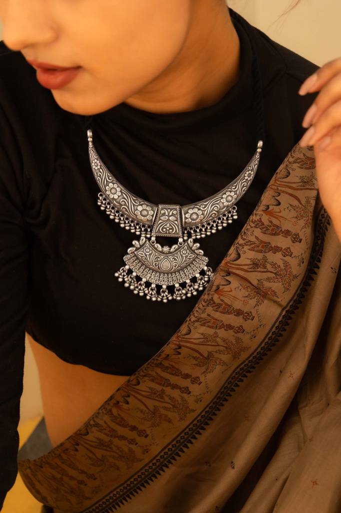 Tattva Flower Detailed Statement Necklace : SN1254