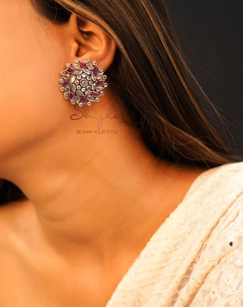 Essence Embossed Motif Scintillating Statement Choker Set : SN2020
