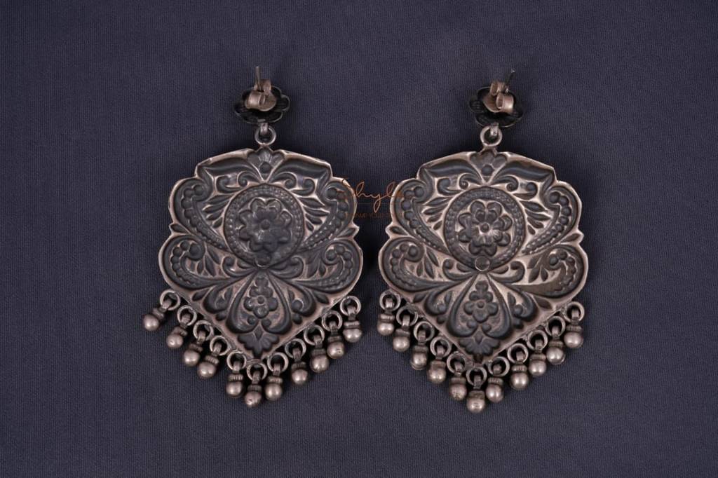 Mizoya Flower Art Embossed Earrings : SE2040