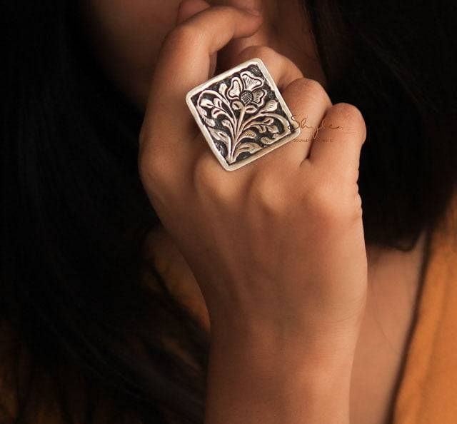 Anvaya Flora Chitai Square Ring : SR1101