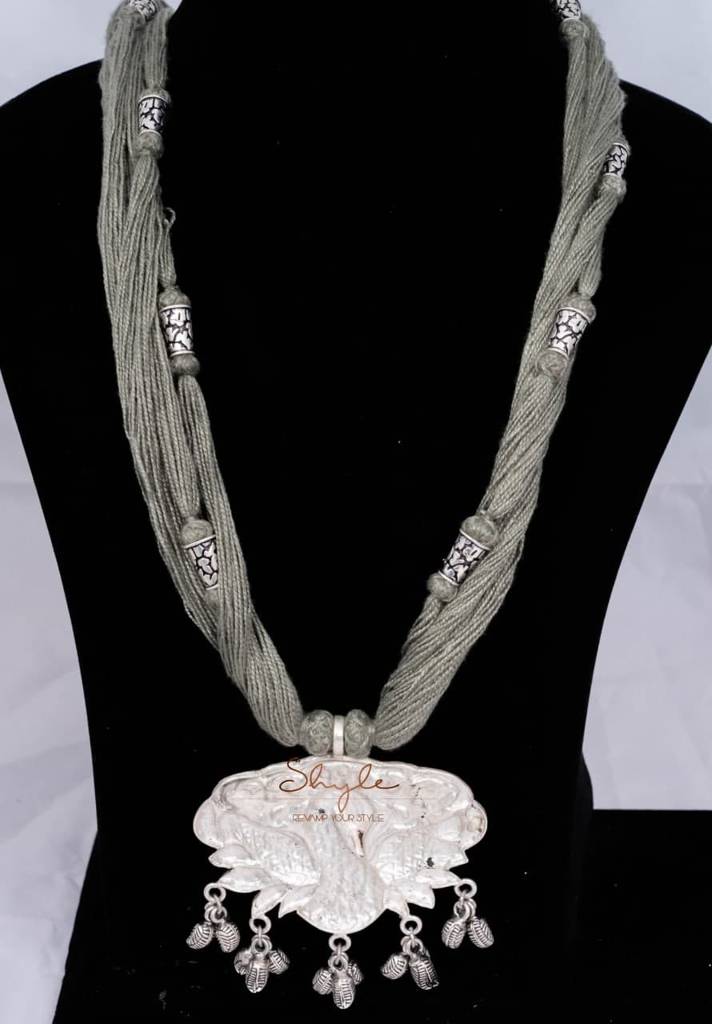 Mizoya Dancing Peacock Chitai Detailed Classic Necklace : SE5014-3-1