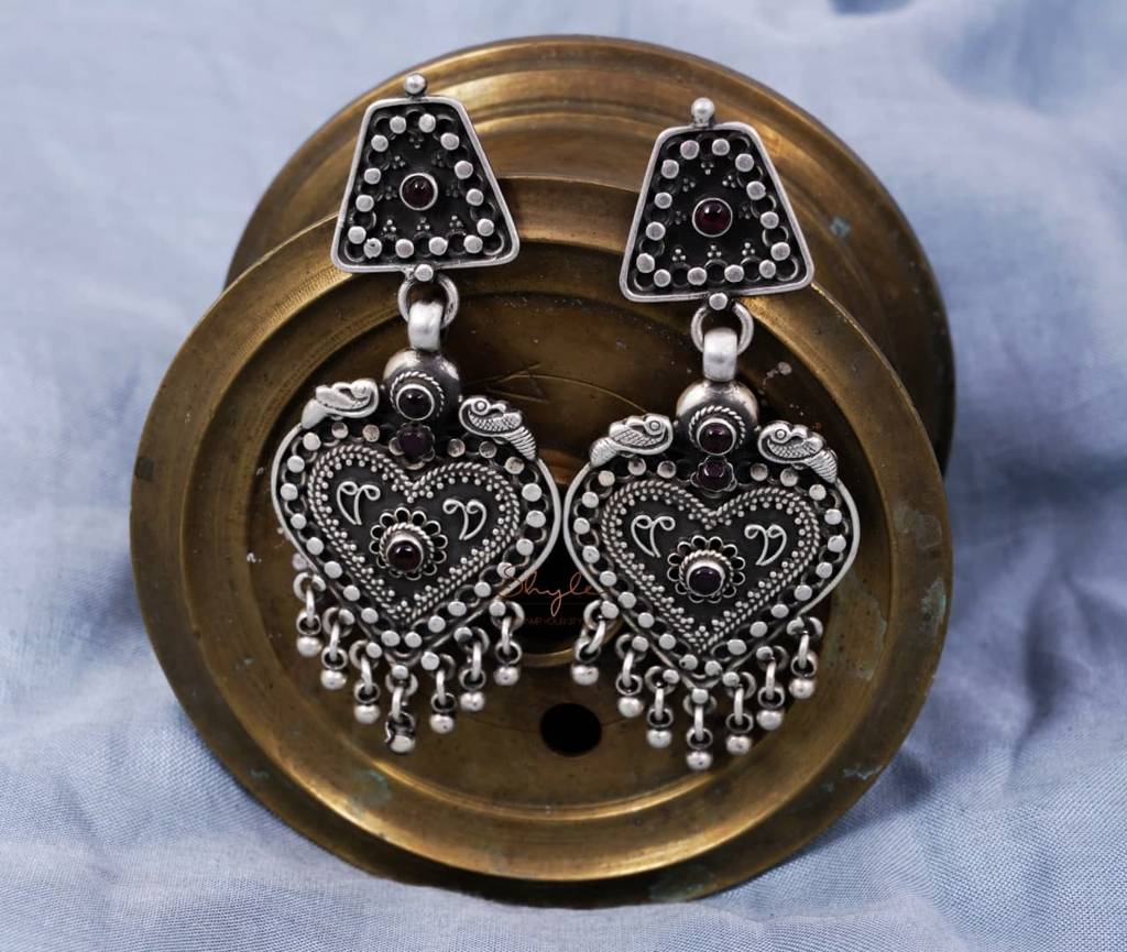 Mizoya Paan Drop Classic Earrings : SE1650