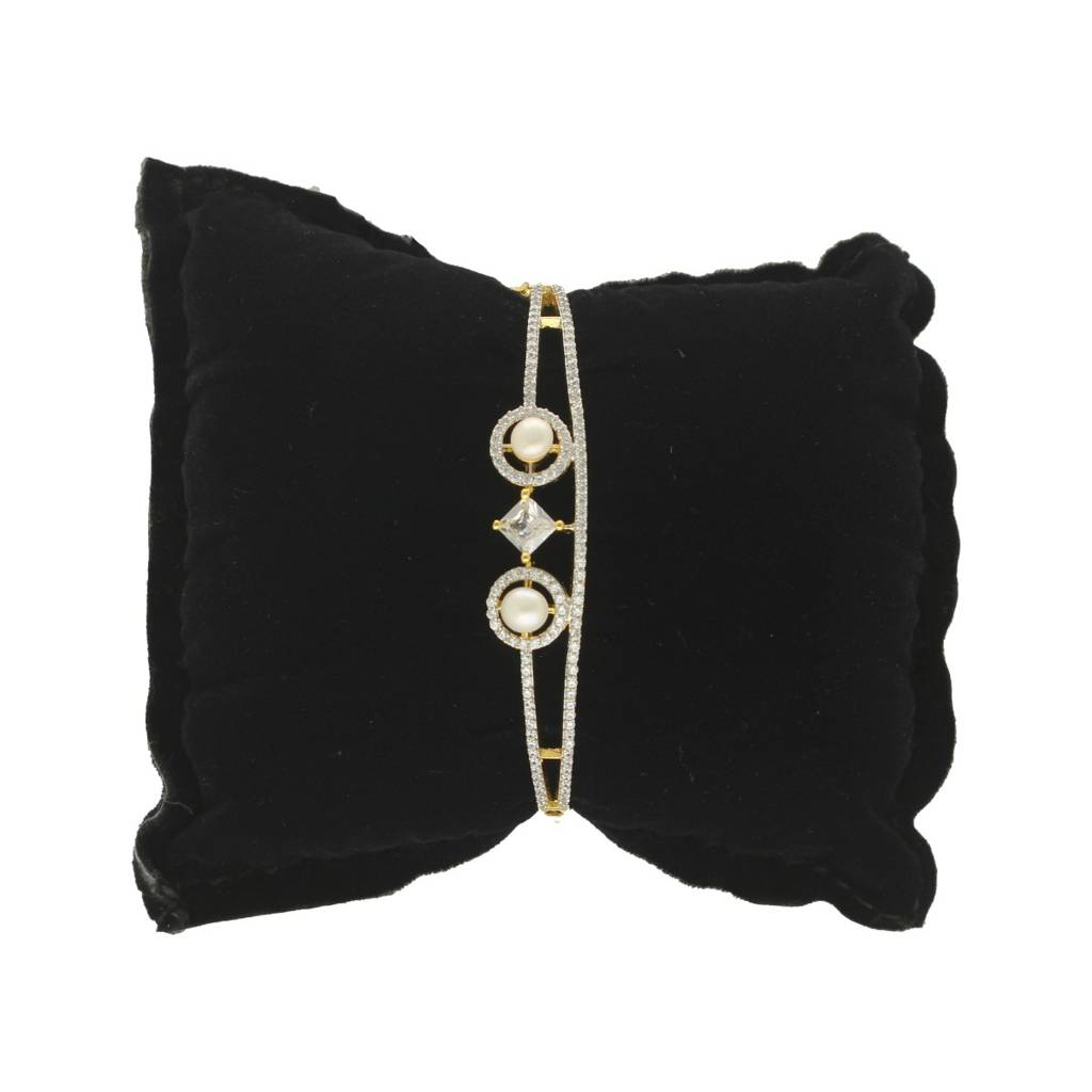 Tiara Pearl Bracelet : JPFEB-25-042