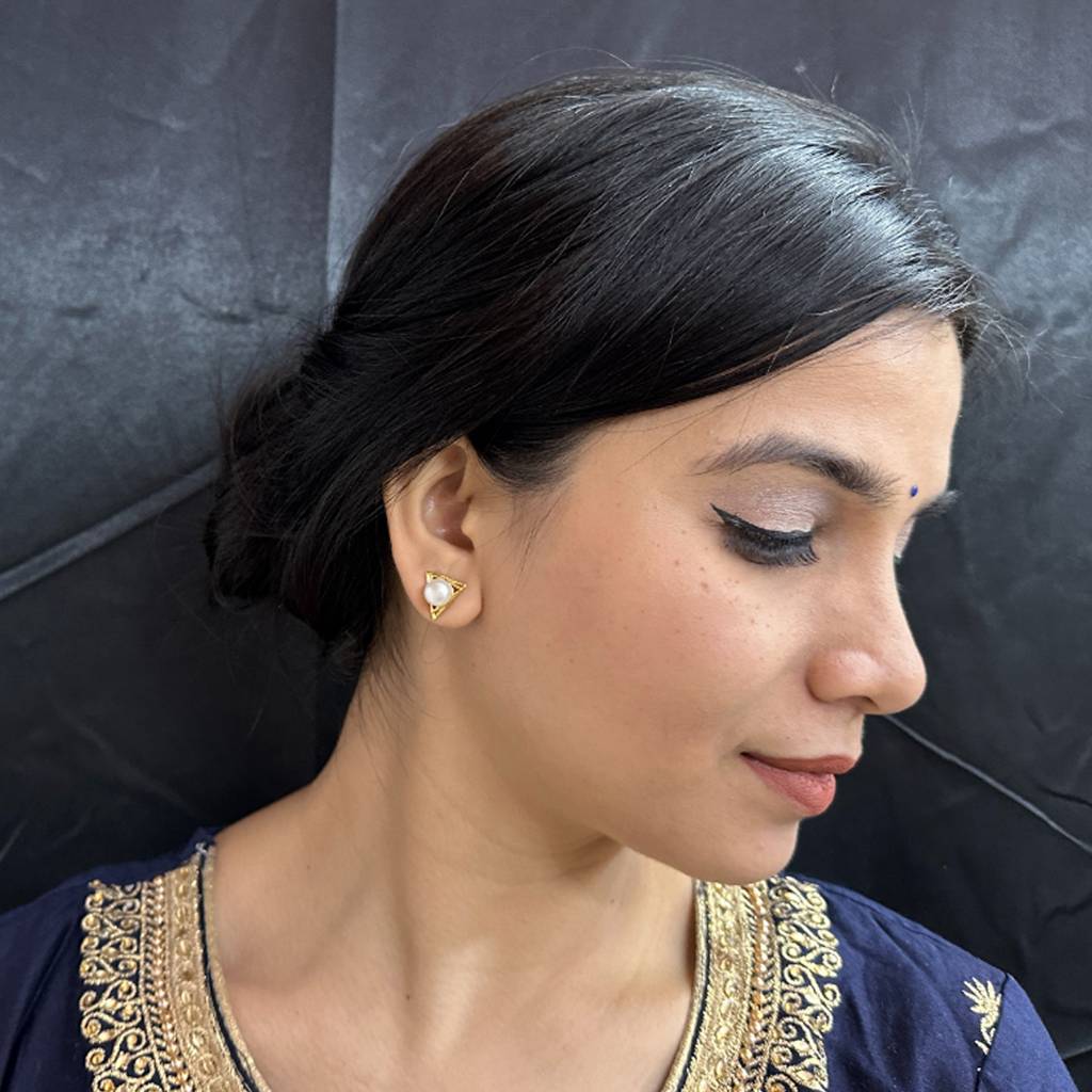 Yahvi Stud 925 Silver Earrings : JPMAY-22-98