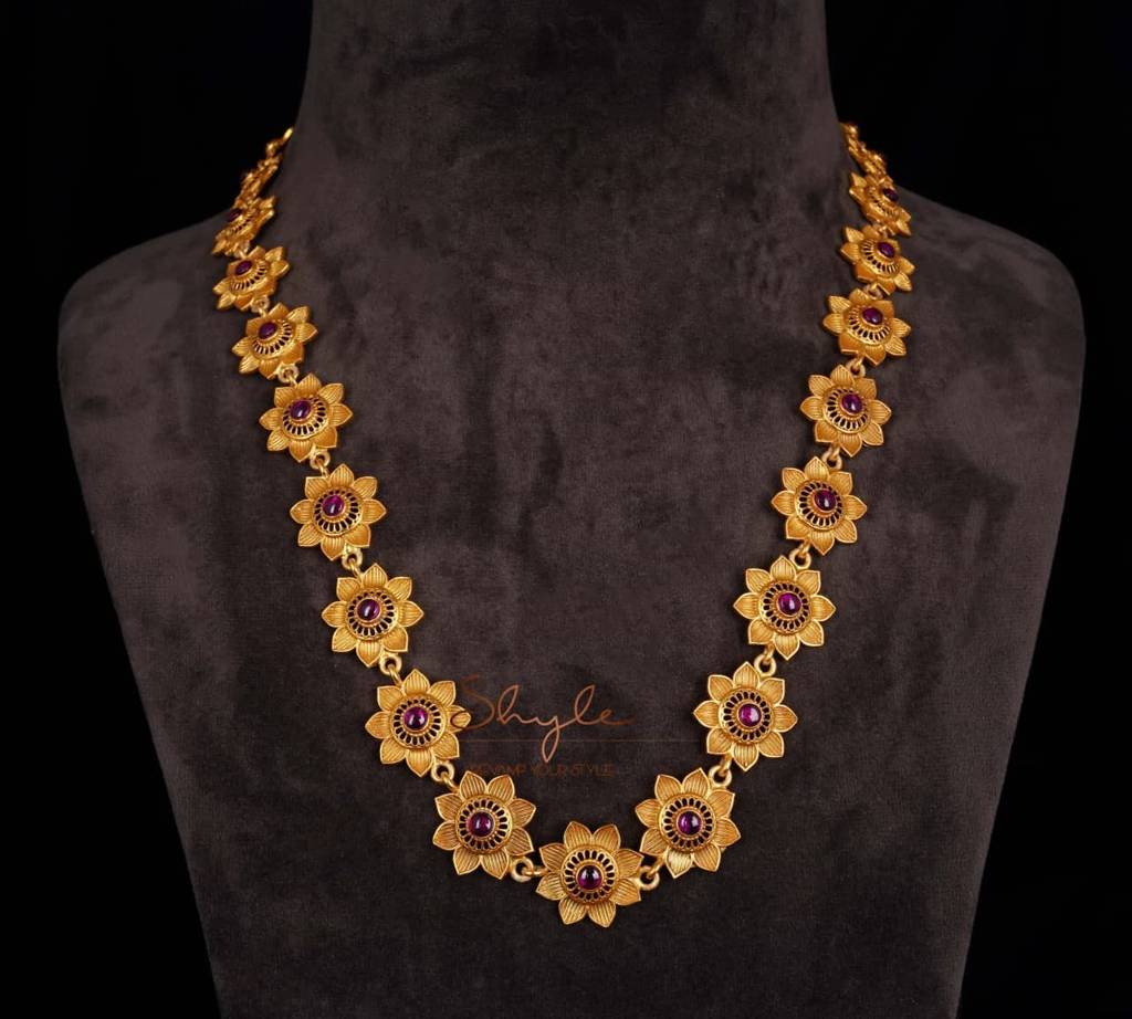Adya Intricate Flower Versatile Gold Necklace Set : SN1119