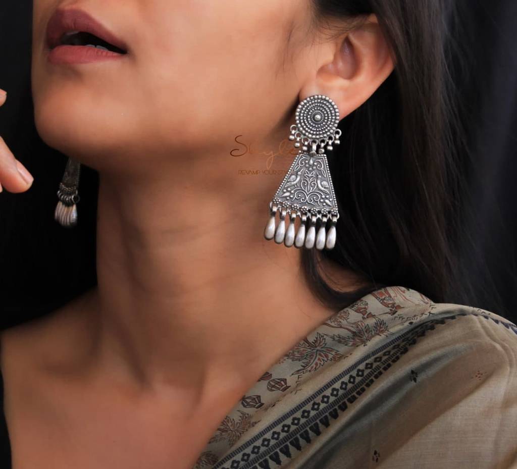 Mizoya Daana Detailed Motif Peacock Intricate Earrings : SE3023
