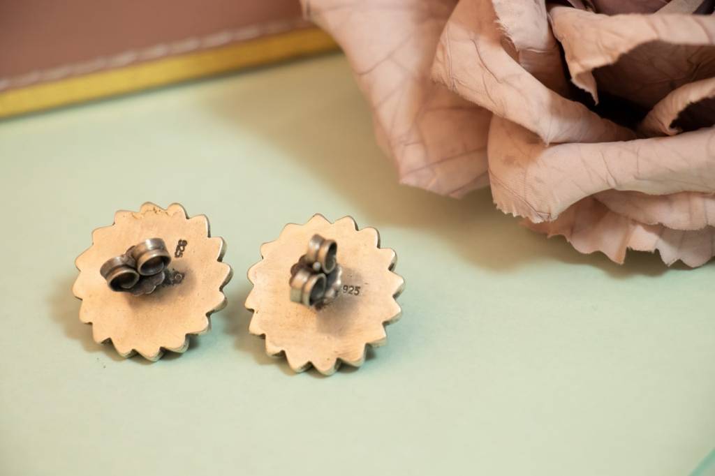 Adya Blossom Flower Embossed Earring : SE9041