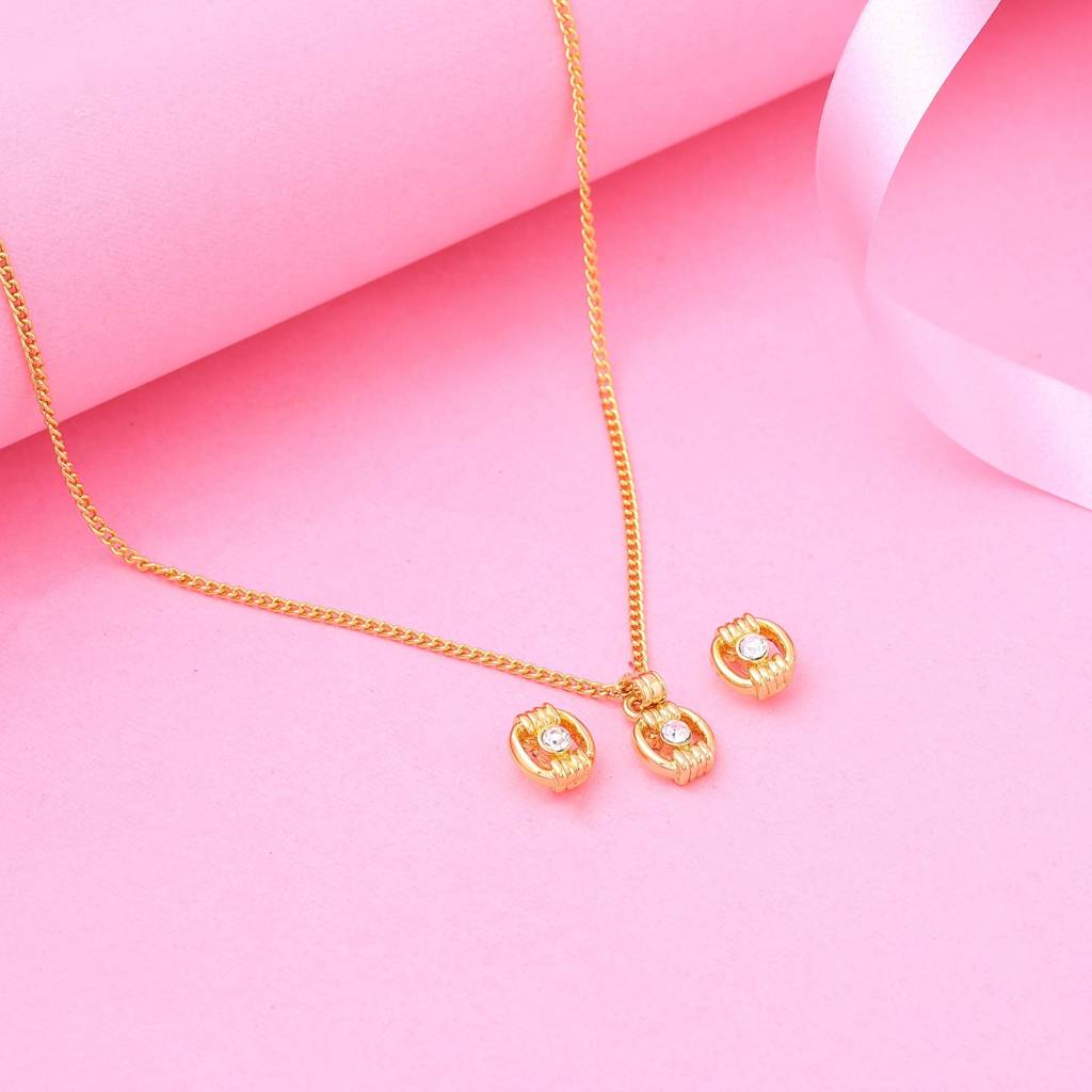 Estele Gold Plated Trendy And Fancy Pendant Set For Women : 9306NKER
