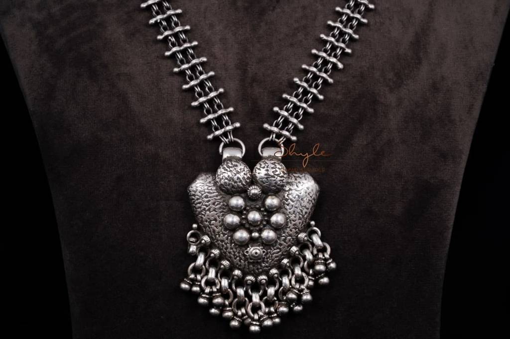 Anvaya Intricate Pendant Jali Chain Classic Necklace : SN2104