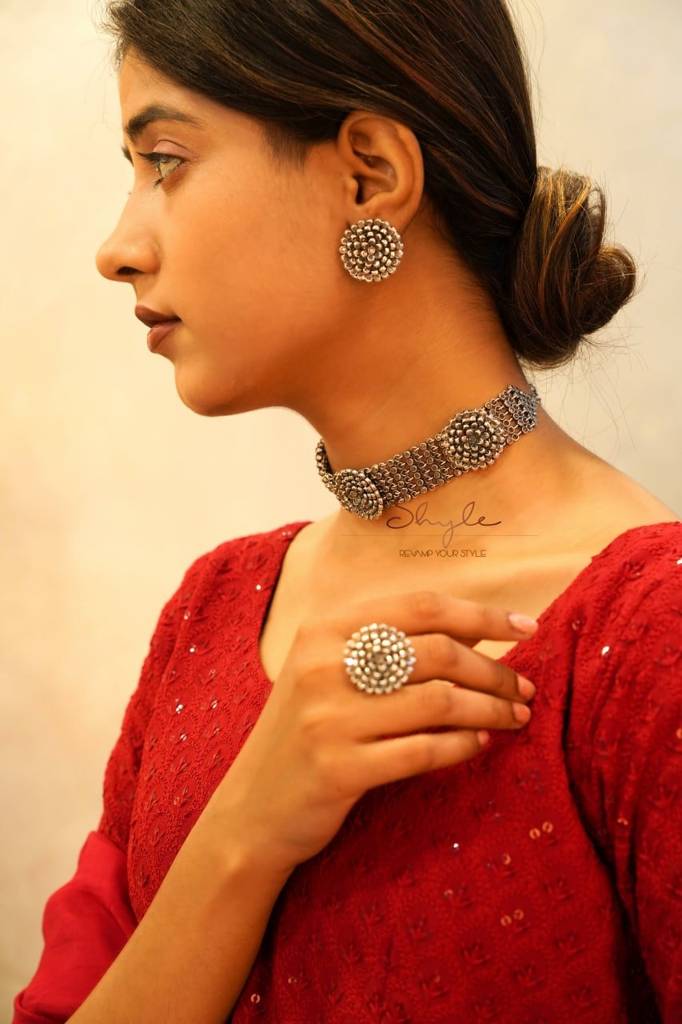 Essence Scintillating Tri Flower Motif Ring Earring Choker Set : SE50252