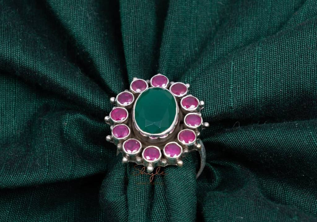 Essence Jadau Oval Ring : SR192
