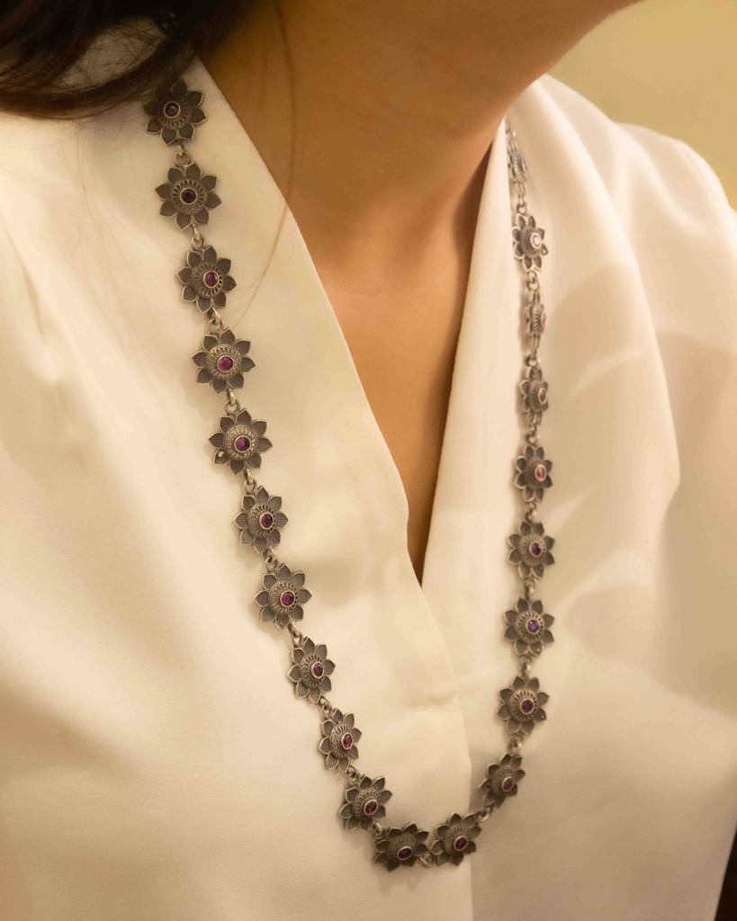 Adya Intricate Flower Versatile Necklace Set : SN1117