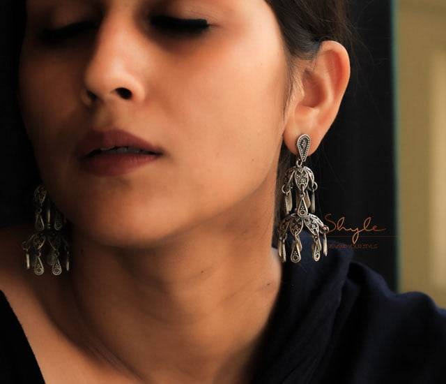 Mizoya Daana Detailed Chandelier Statement Earrings : SE6058