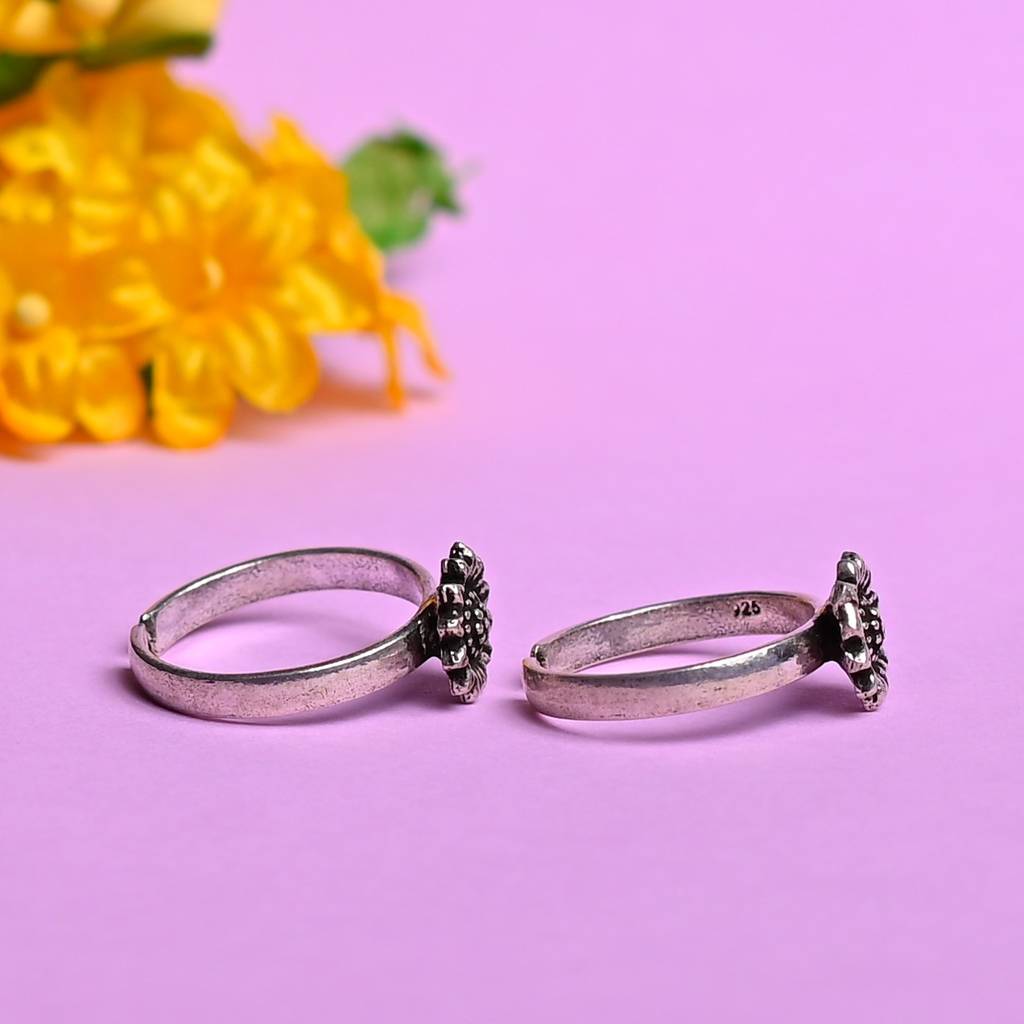 Oxidised 92.5 Silver Sunflower Toe Ring : SKU1049